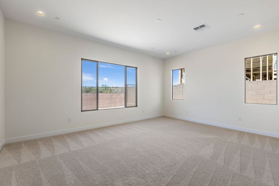 Spacious, unfurnished interior of a new home in Vistoso Canyon Estates, Oro Valley (Image 15).