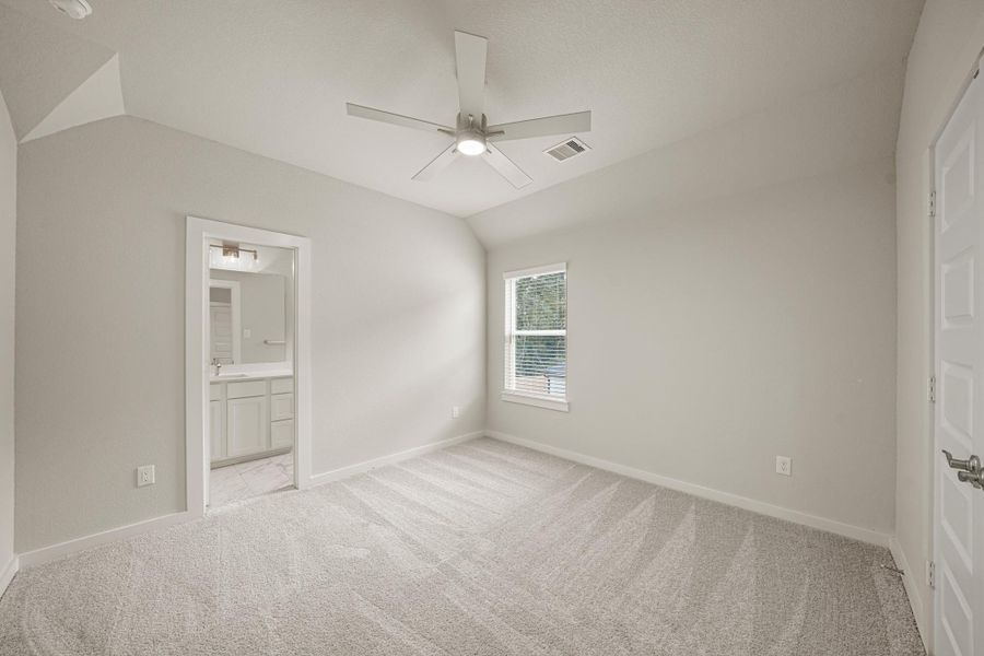 Spacious, unfurnished interior of a new home in Barton Creek Ranch, Conroe (Image 11). Spacious, unfurnished interior of a new home in Barton Creek Ranch, Conroe (Image 11).