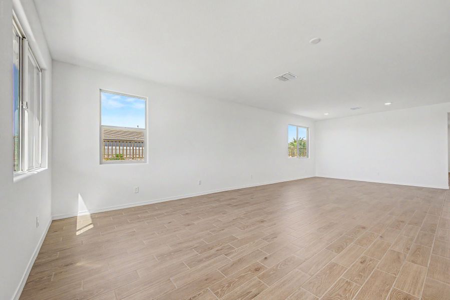 Spacious, unfurnished interior of a new home in Tierra Vistoso, Surprise (Image 5).