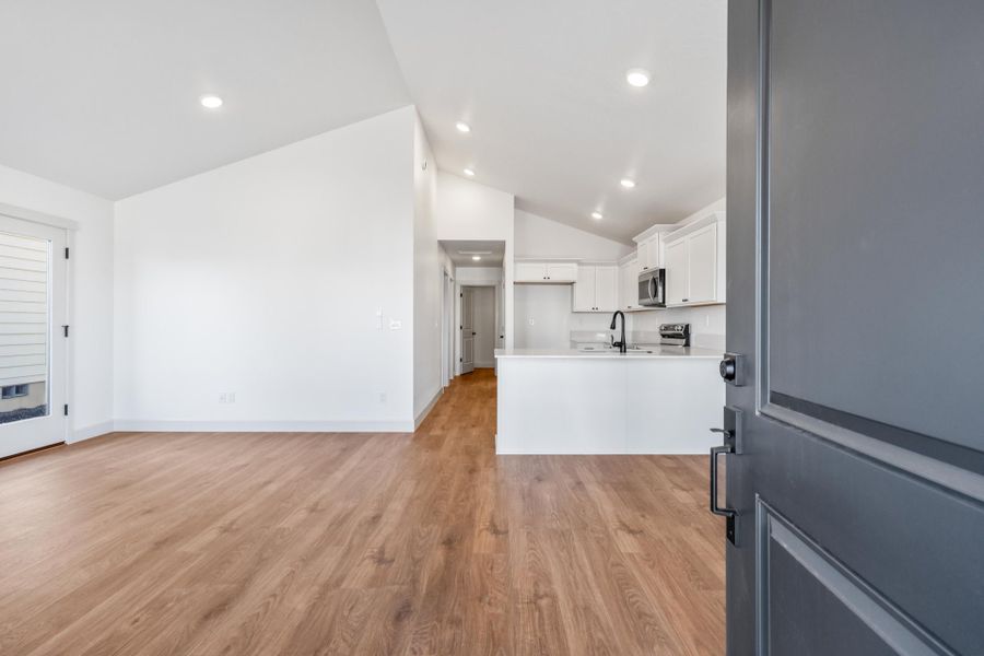 Spacious, unfurnished interior of a new home in Feather Ridge, Redmond (Image 17).