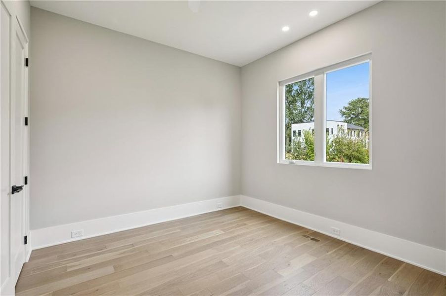 Spacious, unfurnished interior of a new home in , Atlanta (Image 18).