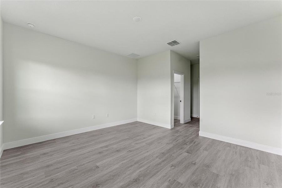 Spacious, unfurnished interior of a new home in , Ocala (Image 20).