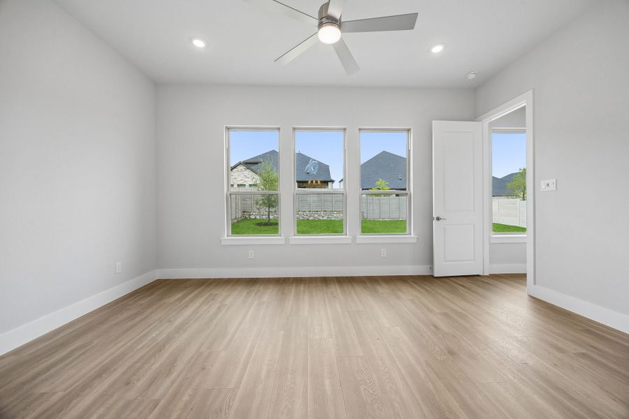 Spacious, unfurnished interior of a new home in Painted Tree Lakeside, McKinney (Image 23).