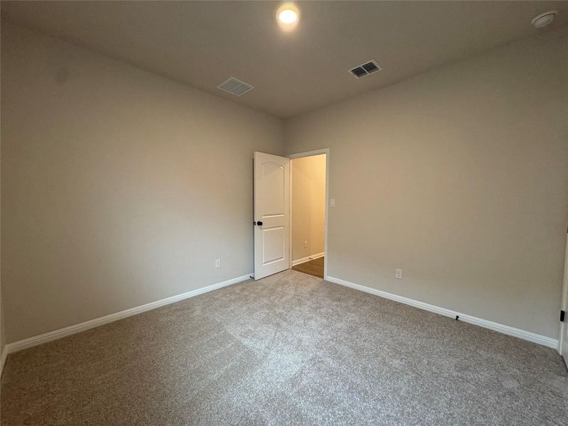 Spacious, unfurnished interior of a new home in Willow Springs, Buda (Image 22).