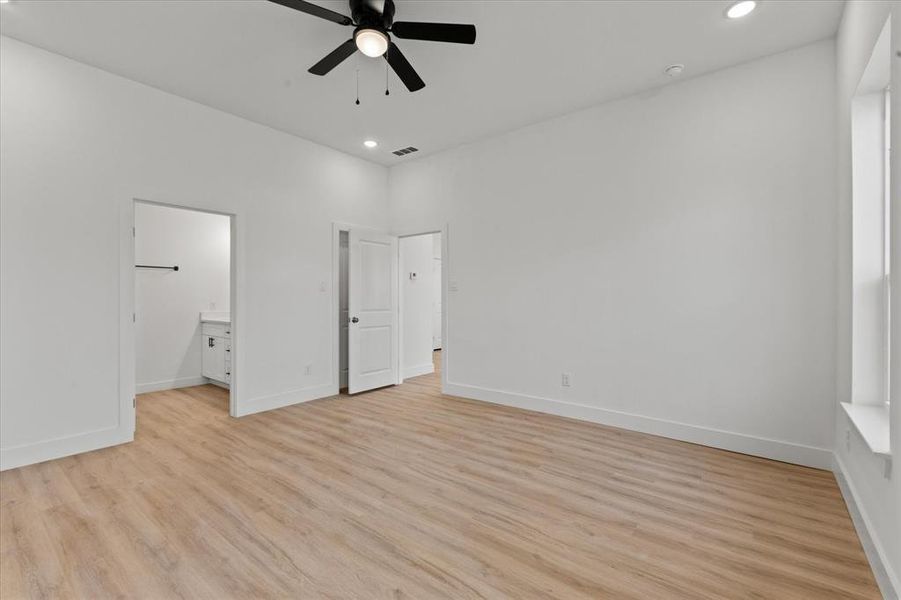 Spacious, unfurnished interior of a new home in , Denison (Image 20).