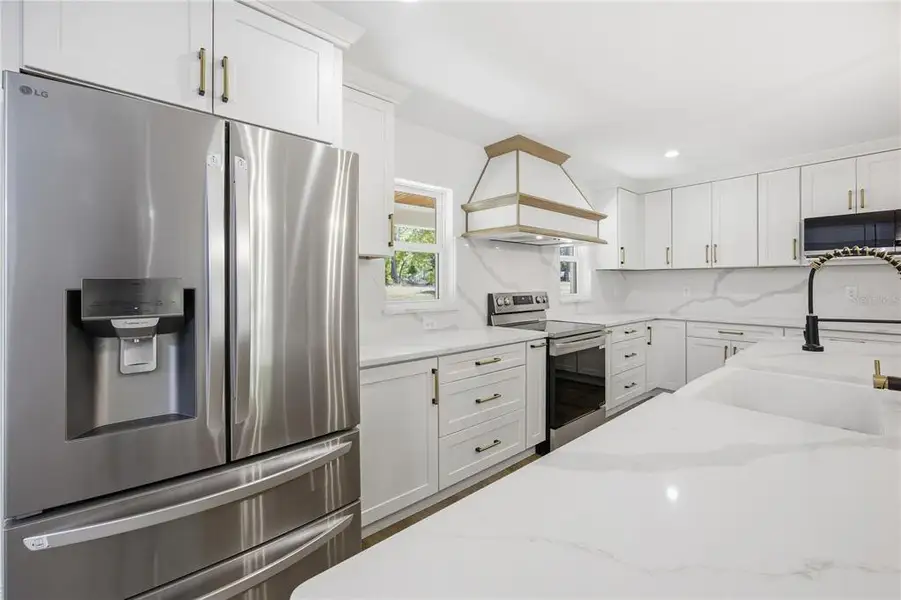 Furnished interior view inside a new home in , Ocala (Image 7).
