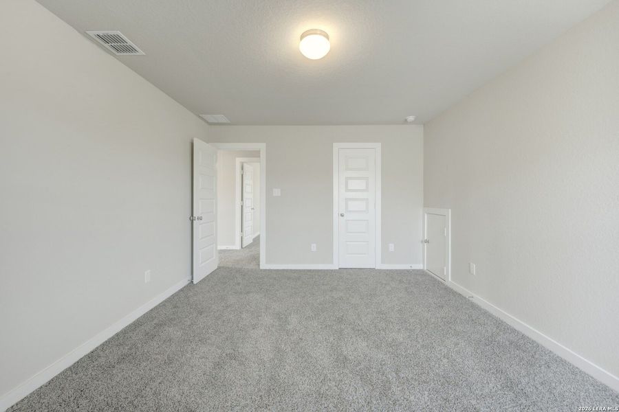 Spacious, unfurnished interior of a new home in Mesquite Ridge, San Antonio (Image 32). Spacious, unfurnished interior of a new home in Mesquite Ridge, San Antonio (Image 32).