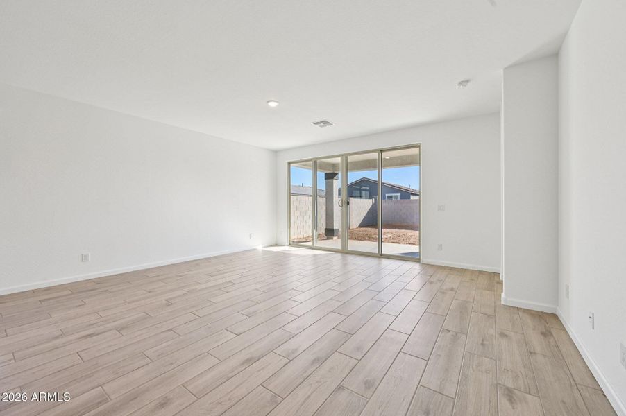 12-web-or-mls-W Buist Ave-S1001-012