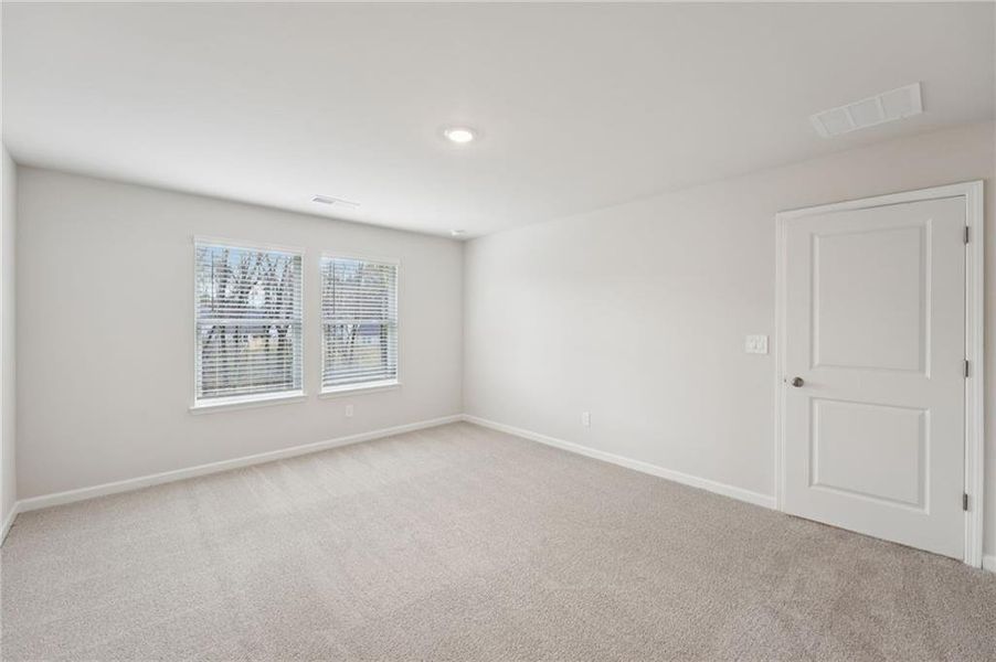 Spacious, unfurnished interior of a new home in Westmont Preserve, Powder Springs (Image 37).