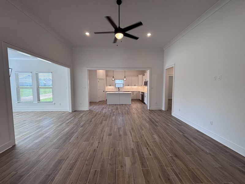 Spacious, unfurnished interior of a new home in Bird Song at Hammock Bay, Freeport (Image 19).