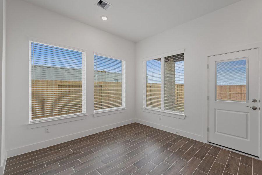 Image 37 representing the Oakmont by Chesmar Homes in Riceland Alley Loads, Mont Belvieu, TX.