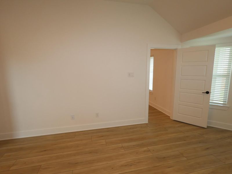 Spacious, unfurnished interior of a new home in Lago Mar, Santa Fe (Image 21).