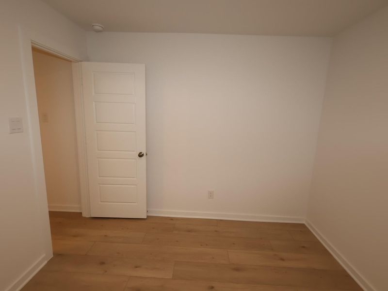 Spacious, unfurnished interior of a new home in Summerview, Fulshear (Image 27).