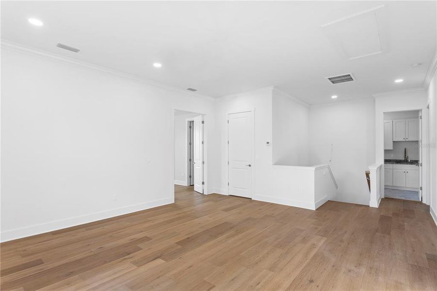 Spacious, unfurnished interior of a new home in , Tampa (Image 16).
