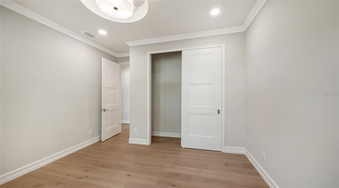 Spacious, unfurnished interior of a new home in , Sarasota (Image 48).
