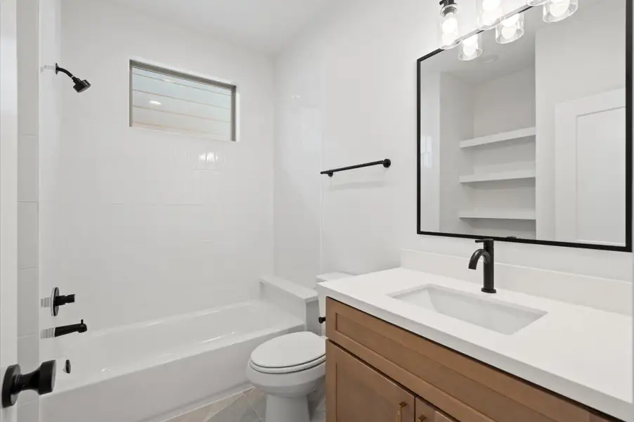 Full en-suite bath in each secondary bedroom. Full en-suite bath in each secondary bedroom.