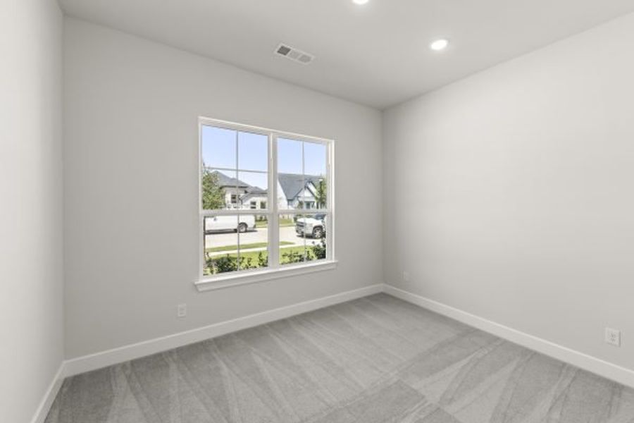 Spacious, unfurnished interior of a new home in The Highlands, Rockwall (Image 31).