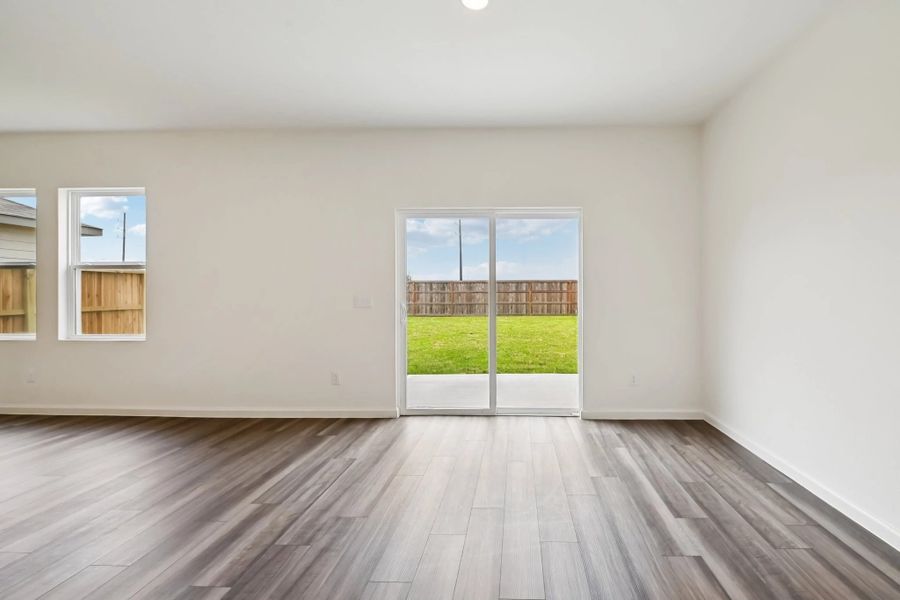 Representative unfurnished interior of a home built from the Magellan by Starlight Homes in Crossing at Givhans, Ridgeville (Image 17).