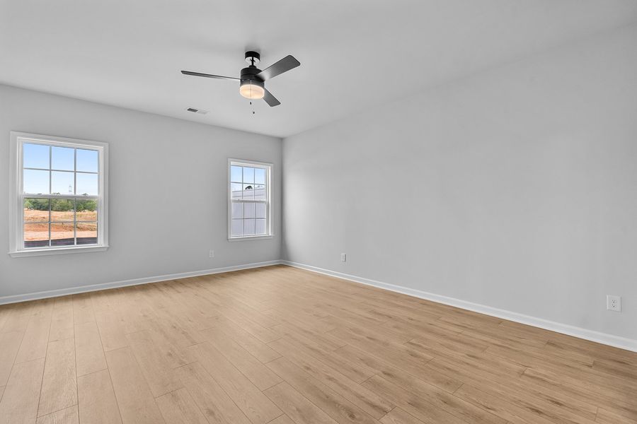 Spacious, unfurnished interior of a new home in Fieldstone, Lexington (Image 25).