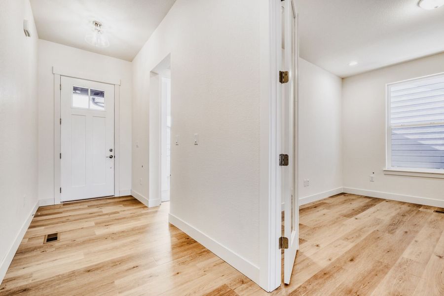 8006 Pennydale - Entry 8006 Pennydale - Entry