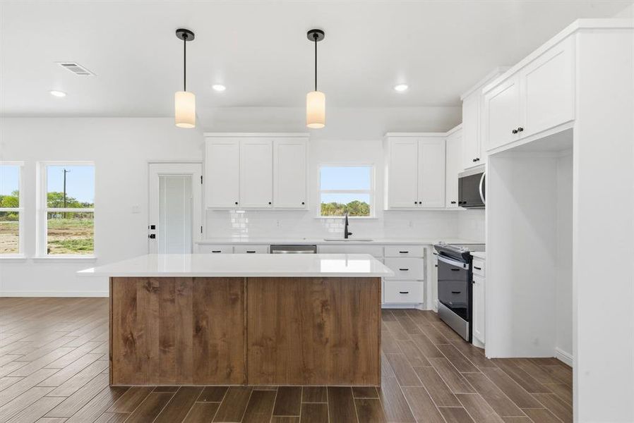Furnished interior view inside a new home in , Lipan (Image 8).