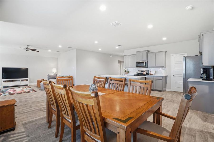 Furnished interior view inside a new home in Sandstone Estates, Granbury (Image 10).
