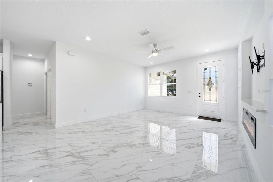 Spacious, unfurnished interior of a new home in , Altamonte Springs (Image 40).