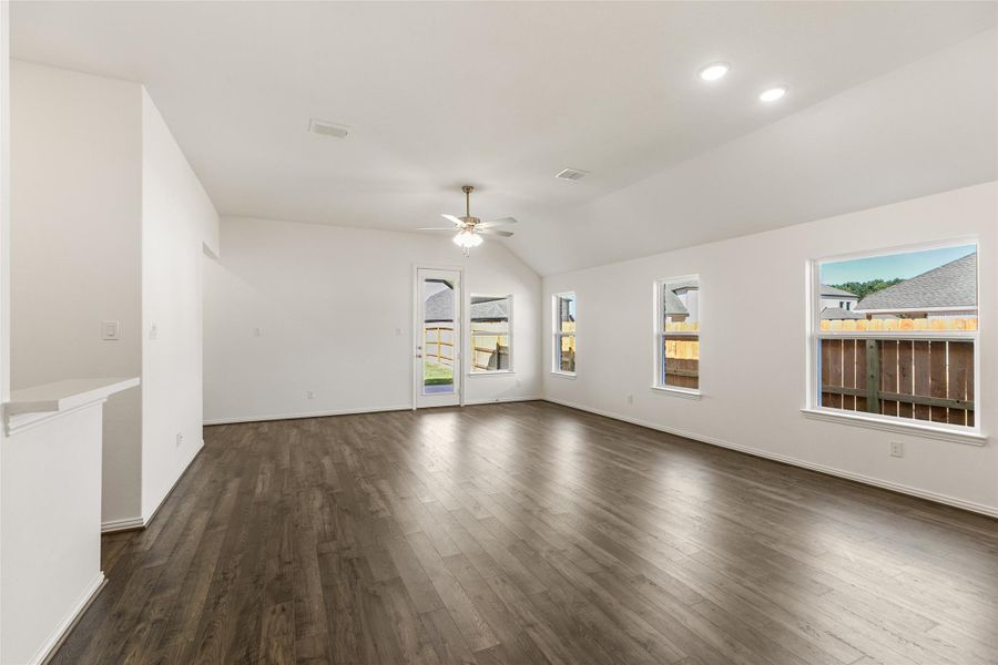 Spacious, unfurnished interior of a new home in Katy Lakes, Katy (Image 20). Spacious, unfurnished interior of a new home in Katy Lakes, Katy (Image 20).