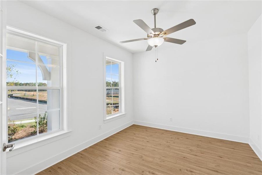 Spacious, unfurnished interior of a new home in Old Mill Preserve, Dallas (Image 9).