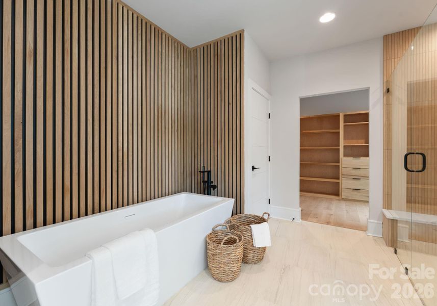 Photo is a representation of similar property Photo is a representation of similar property