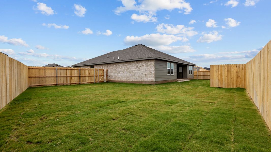 Representative exterior details of a home built from the DEAN by D.R. Horton in Heritage Parks, Abilene (Image 22).