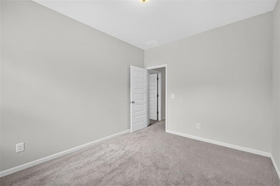 Spacious, unfurnished interior of a new home in Jones Ridge, Dallas (Image 34).