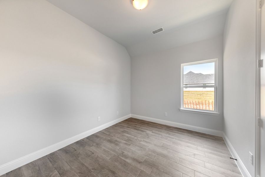 Representative unfurnished interior of a home built from the Cameron by UnionMain Homes in Cambridge Crossing, Celina (Image 24).
