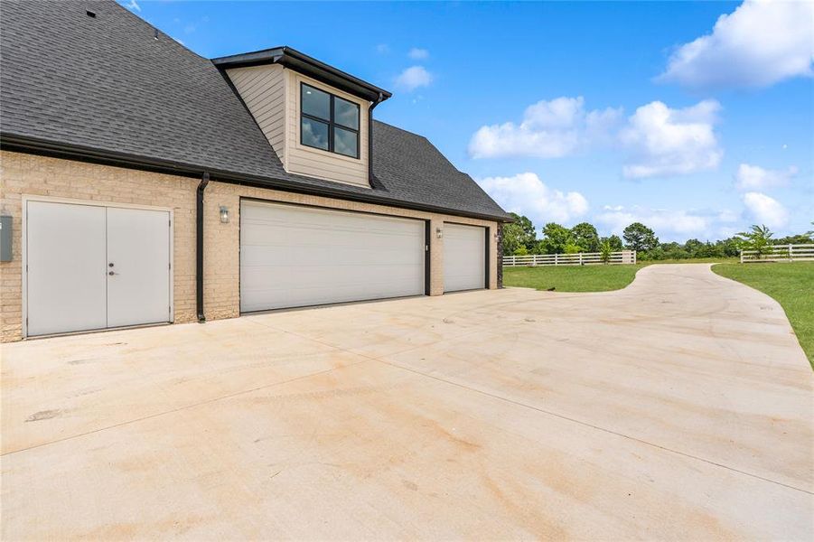 Exterior details and patio area of a home in , Bullard (Image 23).