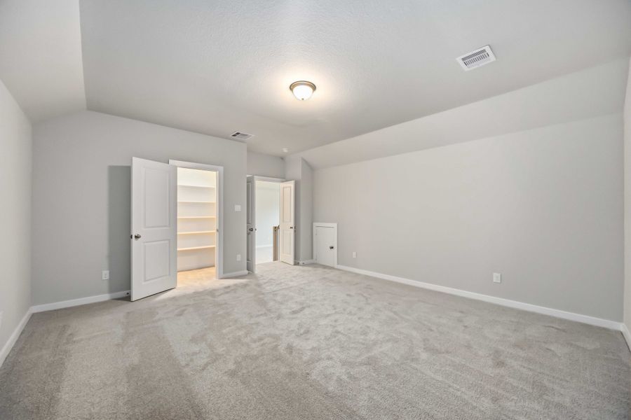 Spacious, unfurnished interior of a new home in Canterra Creek  60', Rosharon (Image 27).