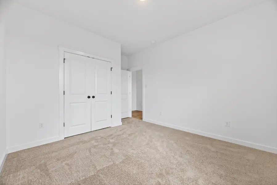 Spacious, unfurnished interior of a new home in Mostyn Springs, Magnolia (Image 34).