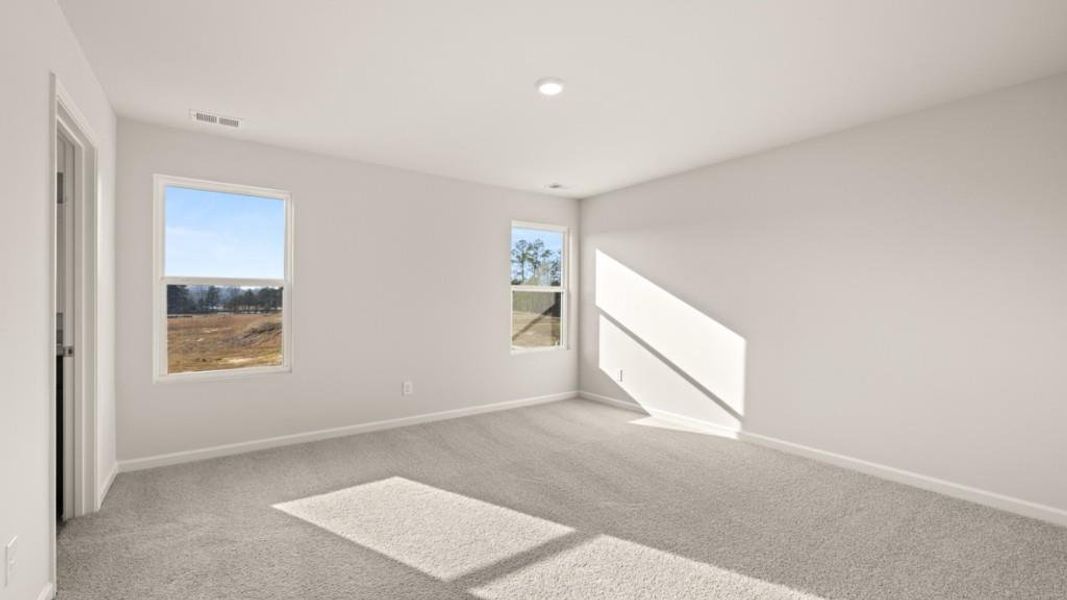 Spacious, unfurnished interior of a new home in Fairway 17 at Mirror Lake, Villa Rica (Image 20).