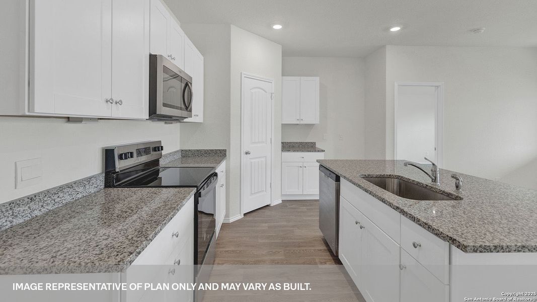 Furnished interior view inside a new home in Arroyo Ranch, Seguin (Image 8).