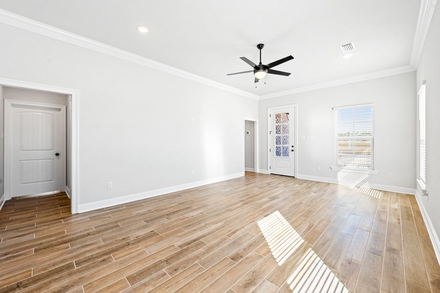 Spacious, unfurnished interior of a new home in Natureview, Freeport (Image 13).