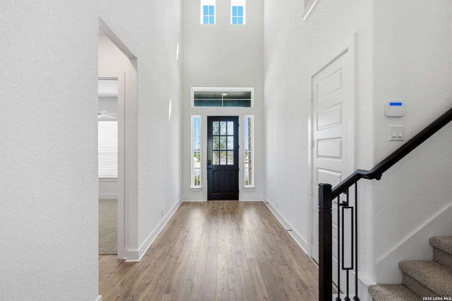 Spacious, unfurnished interior of a new home in Prominence Urban, San Antonio (Image 32).