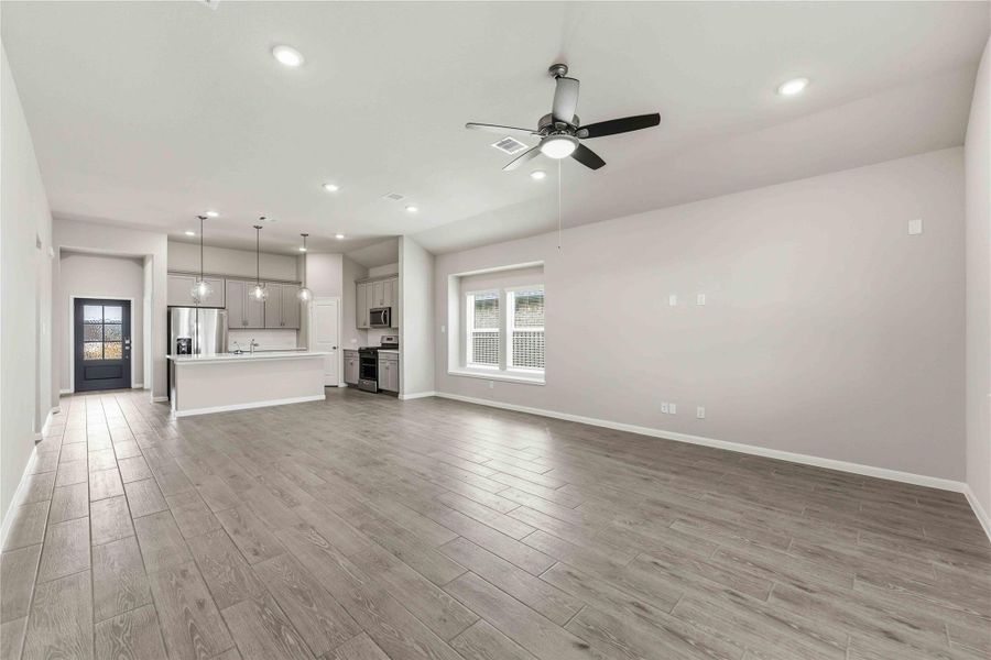 Spacious, unfurnished interior of a new home in Sunterra, Katy (Image 22). Spacious, unfurnished interior of a new home in Sunterra, Katy (Image 22).