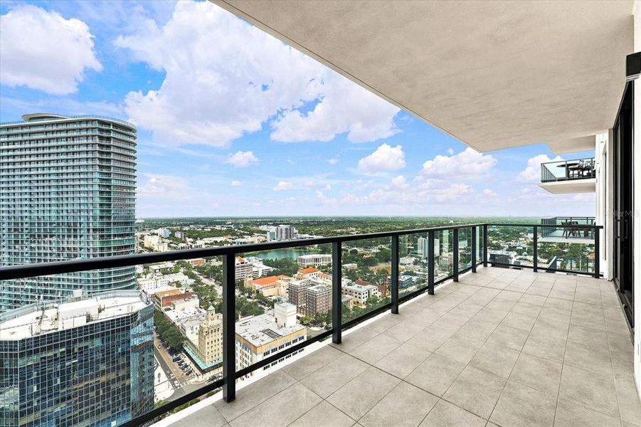 Condo located in St. Petersburg, FL showcasing its design and architecture (Image 42).