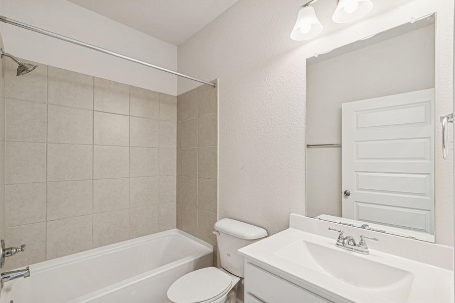 Furnished interior view inside a new home in Sierra Vista, Rosharon (Image 13).