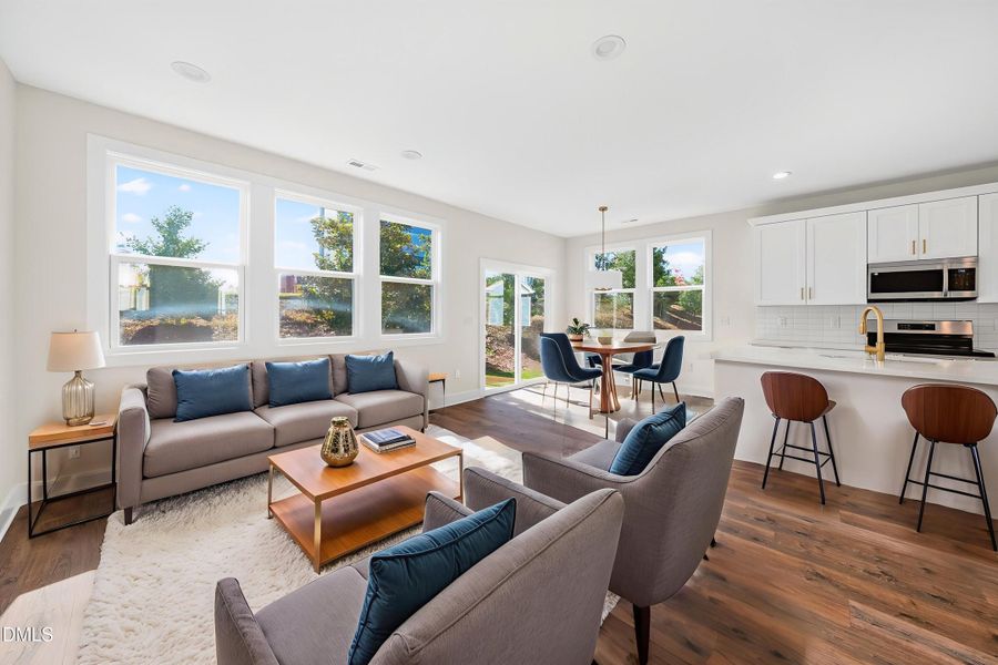 106-print-205-W-Maple-(76-of-78) - Livin