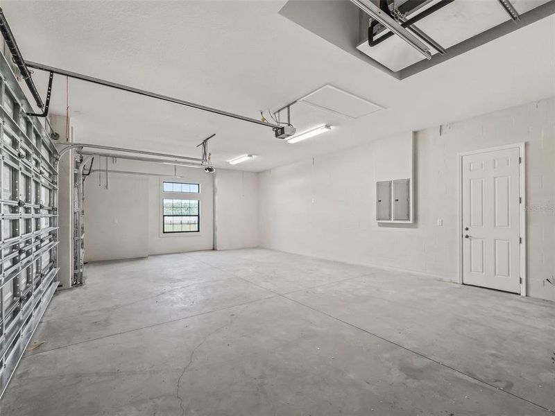 Spacious, unfurnished interior of a new home in , Ocala (Image 23).