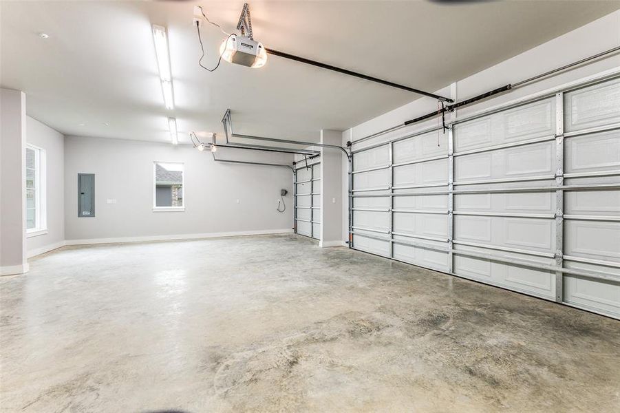 Spacious, unfurnished interior of a new home in , Tyler (Image 32).