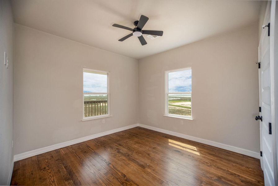 Spacious, unfurnished interior of a new home in , Port Lavaca (Image 26).