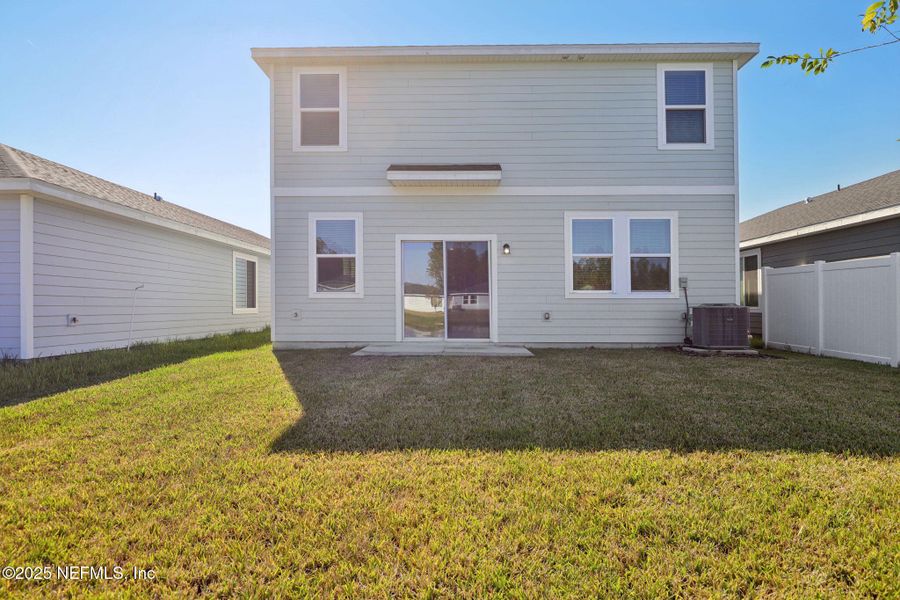 Exterior details and patio area of a home in Kings Preserve, Jacksonville (Image 3).