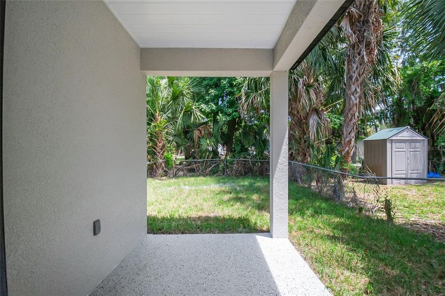Exterior details and patio area of a home in , Daytona Beach (Image 4).