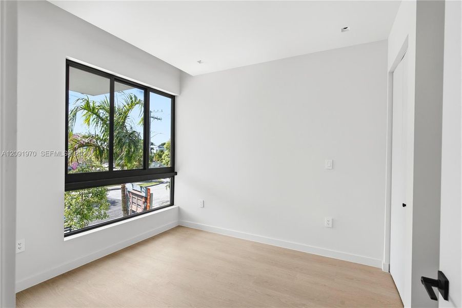 Spacious, unfurnished interior of a new home in , Miami (Image 22).